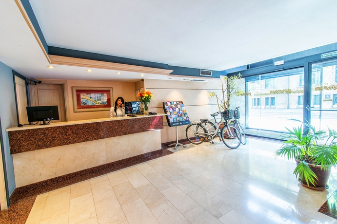 Imagen de los interiores del Hotel Petit Palace Aston. Foto 14