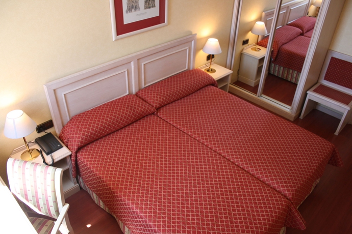 Imagen de la habitación del Hotel Petit Palace Aston. Foto 9