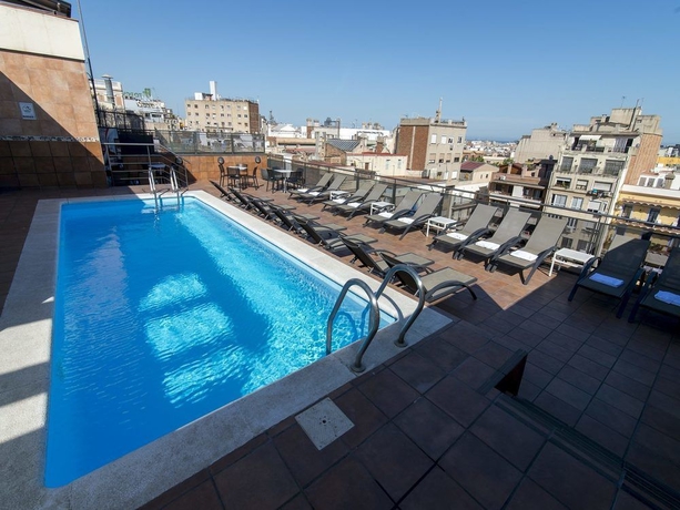 Imagen de la piscina del Hotel Petit Palace Eixample. Foto 15