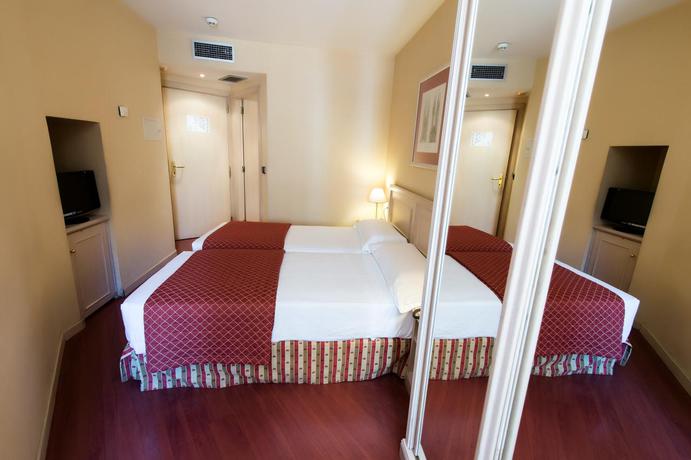 Imagen general del Hotel Petit Palace Junior. Foto 15