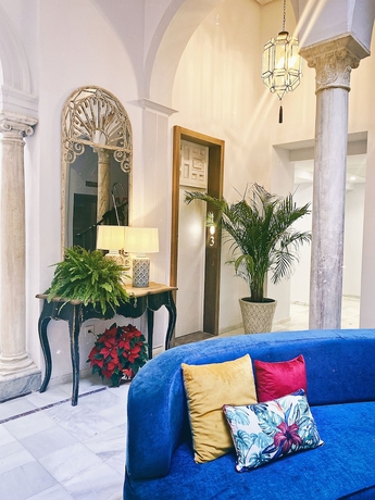 Imagen de los interiores del Hotel Petit Palace La Campana. Foto 12