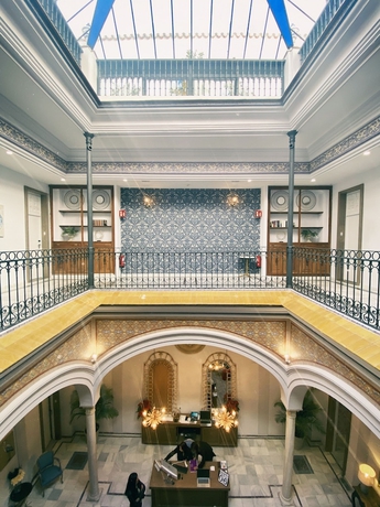 Imagen de los interiores del Hotel Petit Palace La Campana. Foto 14