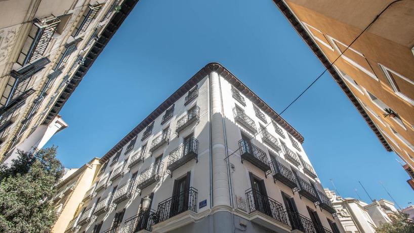 Imagen de los exteriores del Hotel Petit Palace Los Austrias. Foto 12