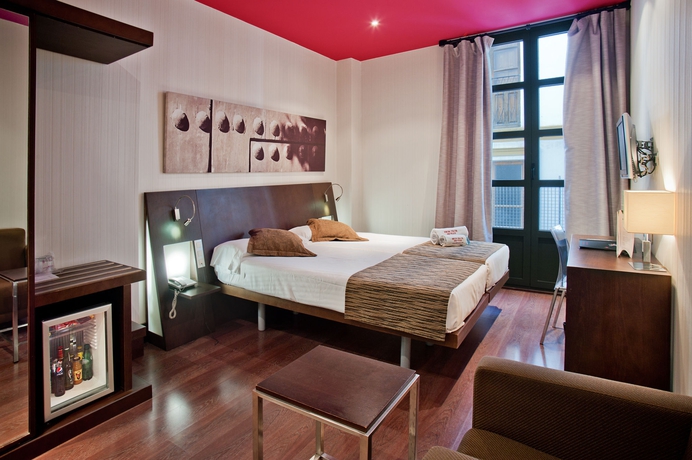 Imagen de la habitación del Hotel Petit Palace Marques Santa Ana. Foto 7