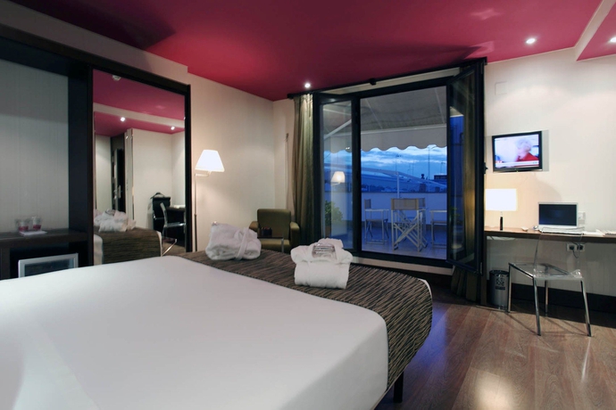 Imagen de la habitación del Hotel Petit Palace Marques Santa Ana. Foto 9