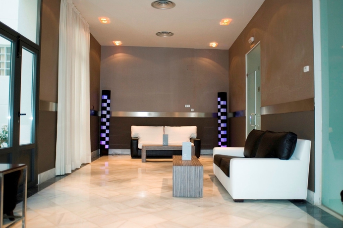 Imagen de los interiores del Hotel Petit Palace Marques Santa Ana. Foto 12