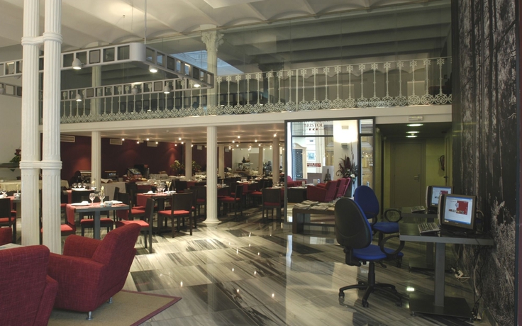 Imagen de los interiores del Hotel Petit Palace Plaza De La Reina. Foto 11