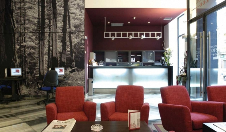 Imagen de los interiores del Hotel Petit Palace Plaza De La Reina. Foto 14