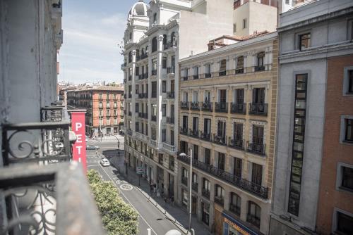 Imagen de los exteriores del Hotel Petit Palace Plaza Espa&ntilde;a. Foto 9