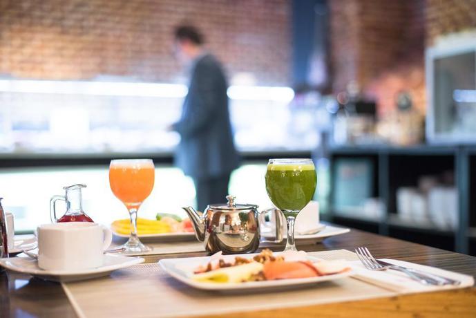 Imagen del bar/restaurante del Hotel Petit Palace Posada Del Peine. Foto 7