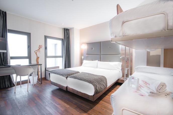 Imagen de la habitación del Hotel Petit Palace Posada Del Peine. Foto 12