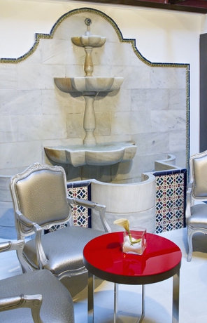 Imagen de los interiores del Hotel Petit Palace Puerta de Triana. Foto 13