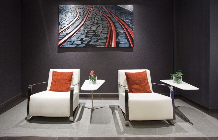 Imagen de los interiores del Hotel Petit Palace Puerta de Triana. Foto 15