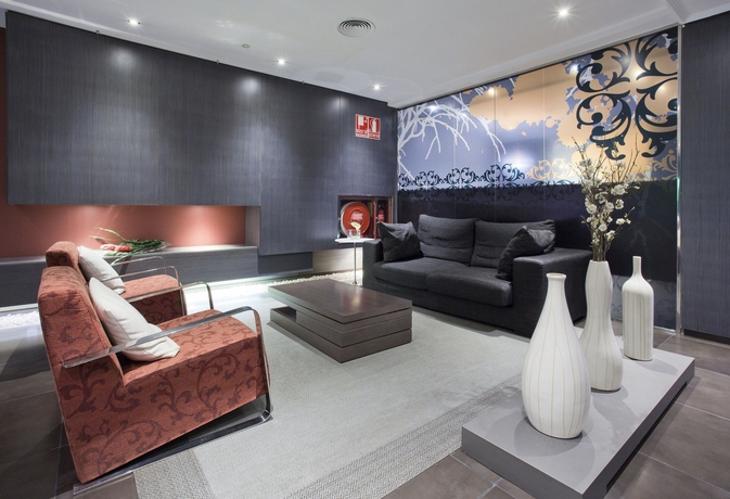 Imagen de los interiores del Hotel Petit Palace Puerta de Triana. Foto 16