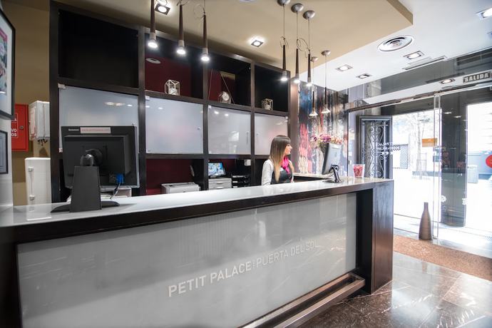 Imagen de los interiores del Hotel Petit Palace Puerta del Sol. Foto 16