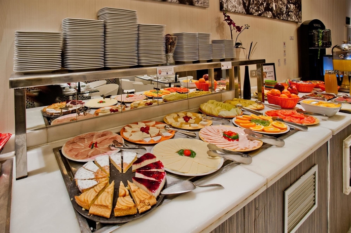 Imagen del bar/restaurante del Hotel Petit Palace Santa Cruz. Foto 3