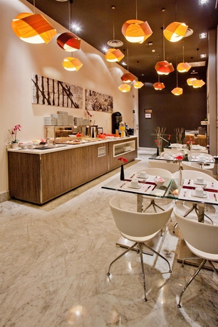 Imagen del bar/restaurante del Hotel Petit Palace Santa Cruz. Foto 4