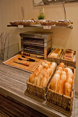 Imagen del bar/restaurante del Hotel Petit Palace Santa Cruz. Foto 6