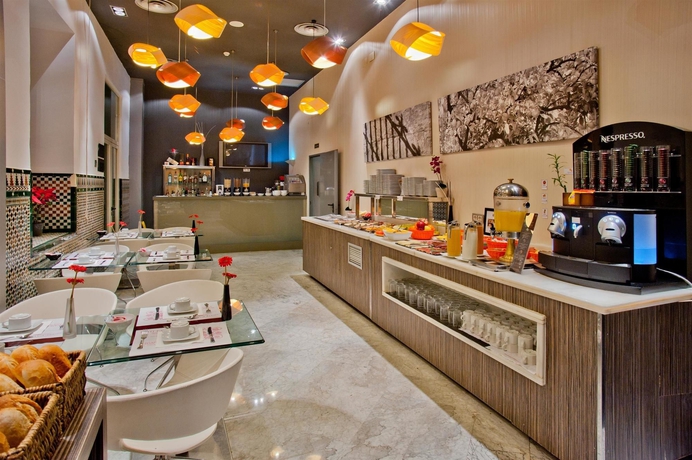 Imagen del bar/restaurante del Hotel Petit Palace Santa Cruz. Foto 7