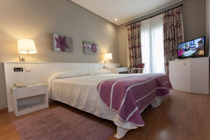 Imagen de la habitación del Hotel Petit Palace Santa Mar&iacute;a. Foto 10
