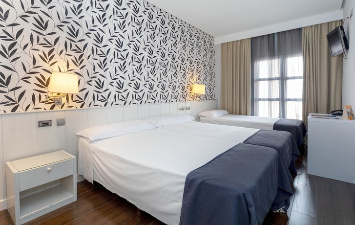 Imagen de la habitación del Hotel Petit Palace Santa Mar&iacute;a. Foto 11