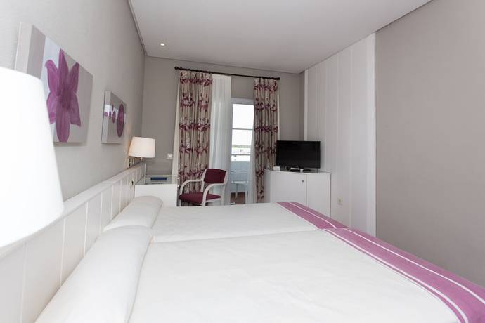 Imagen de la habitación del Hotel Petit Palace Santa Mar&iacute;a. Foto 12