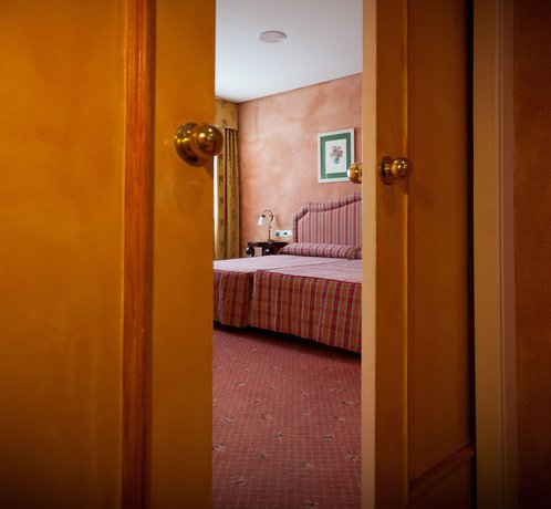 Imagen de la habitación del Hotel Petit Palace Santa Mar&iacute;a. Foto 13