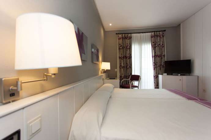 Imagen de la habitación del Hotel Petit Palace Santa Mar&iacute;a. Foto 15
