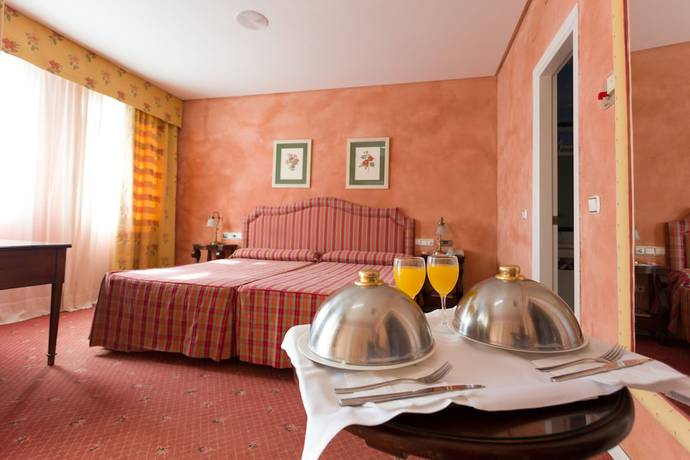 Imagen de la habitación del Hotel Petit Palace Santa Mar&iacute;a. Foto 16