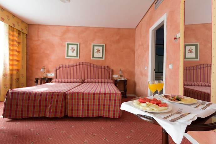 Imagen de la habitación del Hotel Petit Palace Santa Mar&iacute;a. Foto 18