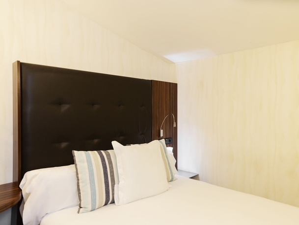 Imagen de la habitación del Hotel Petit Palace Tamarises. Foto 3