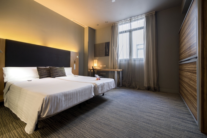 Imagen de la habitación del Hotel Petit Palace Tres Cruces. Foto 3