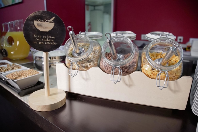 Imagen del bar/restaurante del Hotel Petit Palace Triball. Foto 2