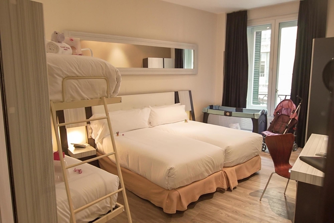 Imagen de la habitación del Hotel Petit Palace Triball. Foto 13