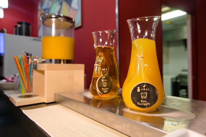 Imagen del bar/restaurante del Hotel Petit Palace Triball. Foto 4