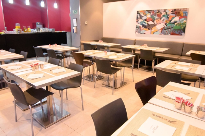 Imagen del bar/restaurante del Hotel Petit Palace Triball. Foto 5