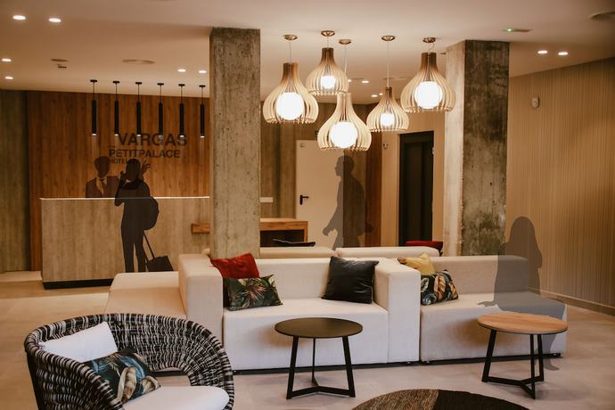 Imagen de los interiores del Hotel Petit Palace Vargas. Foto 19