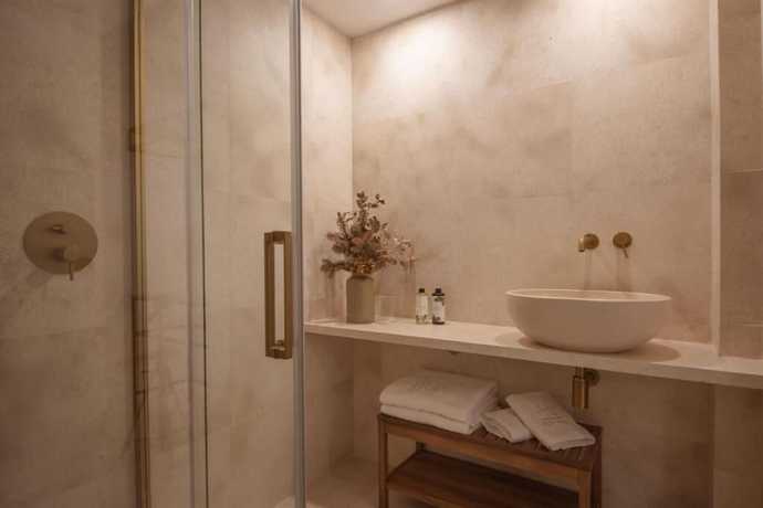 Imagen de la habitación del Hotel Petit Paris. Foto 6