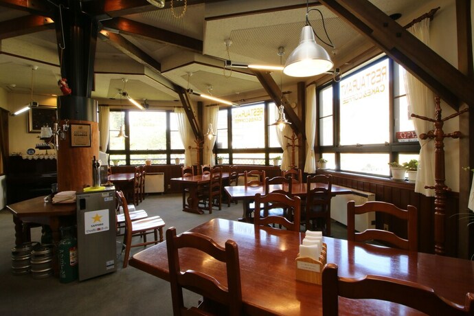 Imagen del bar/restaurante del Hotel Petit Resort Der Barte. Foto 14