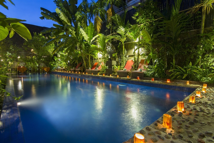 Imagen de la piscina del Hotel Petit Temple Suite and Spa. Foto 16