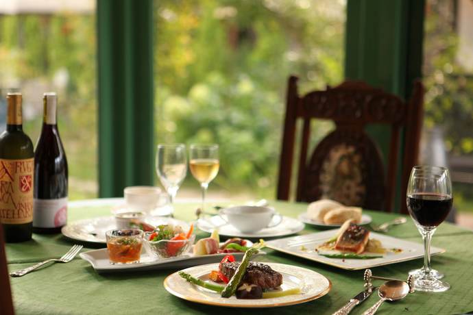 Imagen del bar/restaurante del Hotel Petit and Restaurant Old Age. Foto 4