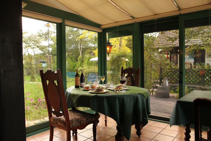 Imagen del bar/restaurante del Hotel Petit and Restaurant Old Age. Foto 7