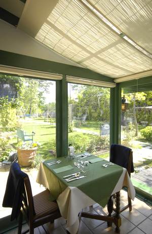 Imagen del bar/restaurante del Hotel Petit and Restaurant Old Age. Foto 8