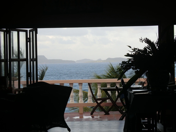 Imagen del bar/restaurante del Hotel Petite Anse. Foto 2