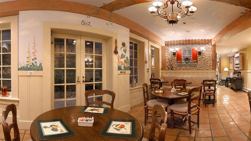 Imagen del bar/restaurante del Hotel Petite Auberge. Foto 3