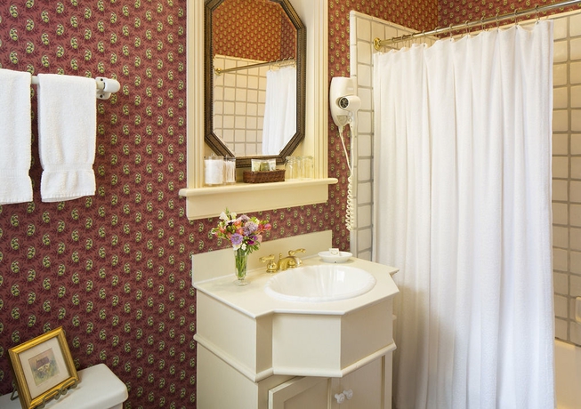 Imagen de la habitación del Hotel Petite Auberge. Foto 13