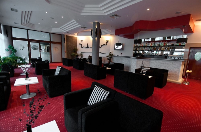 Imagen del bar/restaurante del Hotel Petka. Foto 2