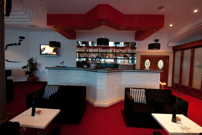 Imagen del bar/restaurante del Hotel Petka. Foto 4