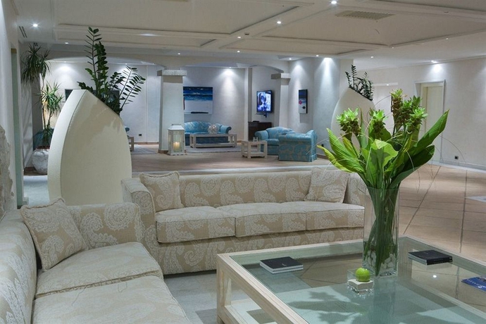 Imagen de los interiores del Hotel Petra Bianca. Foto 14