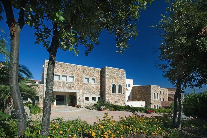 Imagen de los exteriores del Hotel Petra Bianca. Foto 12